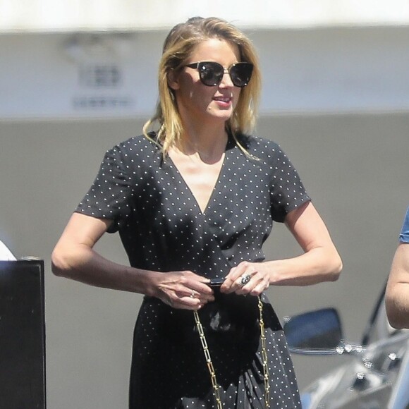 Exclusif - Amber Heard a dejeuné avec des amis à Beverly Hills le 24 juillet 2018.