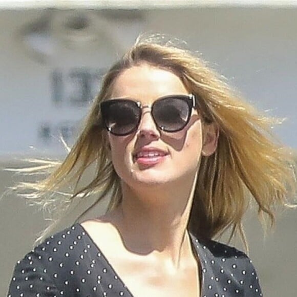 Exclusif - Amber Heard a dejeuné avec des amis à Beverly Hills le 24 juillet 2018.