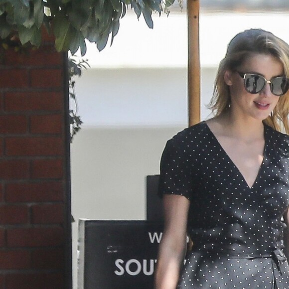 Exclusif - Amber Heard a dejeuné avec des amis à Beverly Hills le 24 juillet 2018.