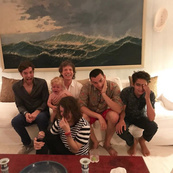 Mick Jagger avec James, Lucas, Gabriel et le petit Deveraux, pour ses 75 ans le 26 juillet 2018.