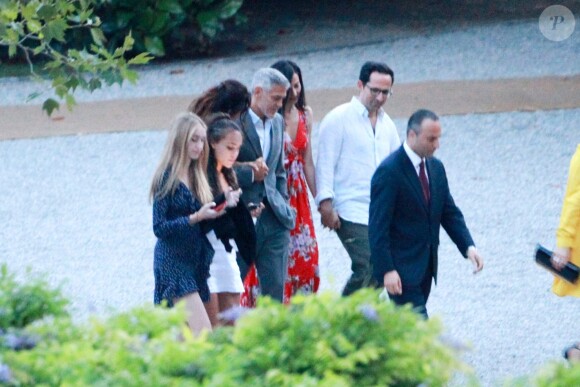 George Clooney et sa femme Amal - G. Clooney et sa femme vont dîner avec des amis au restaurant Villa D'Este sur le lac de Côme en Italie le 28 juillet 2018.