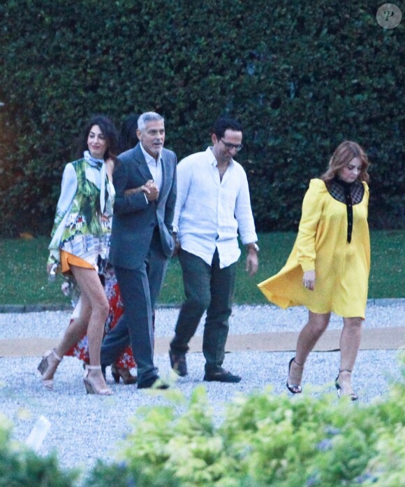 George Clooney et sa femme Amal - G. Clooney et sa femme vont dîner avec des amis au restaurant Villa D'Este sur le lac de Côme en Italie le 28 juillet 2018.
