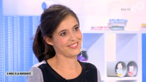 Carole Tolila annonce être enceinte dans Les Maternelles. Sur France 5, le 8 septembre 2015.