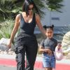 Exclusif - Kim Kardashian et sa fille North West sont allées faire du shopping avec des amies à Neiman Marcus à Canoga Park à Los Angeles, le 31 juillet 2018