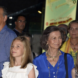 Le roi Felipe VI d'Espagne, la reine Letizia, la reine Sofia, la princesse Leonor des Asturies, l'infante Sofia, l'infante Elena et la princesse Irene de Grèce et de Danemark étaient de sortie le 1er août 2018 à Port Adriano, à El Toro sur l'île de Majorque, pour un récital du violoniste Ara Malikian dans le cadre d'un festival de musique.