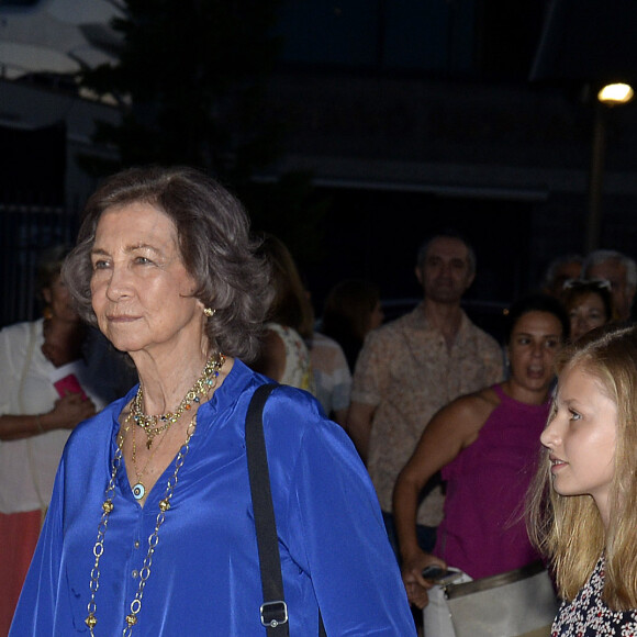 Le roi Felipe VI d'Espagne, la reine Letizia, la reine Sofia, la princesse Leonor des Asturies, l'infante Sofia, l'infante Elena et la princesse Irene de Grèce et de Danemark étaient de sortie le 1er août 2018 à Port Adriano, à El Toro sur l'île de Majorque, pour un récital du violoniste Ara Malikian dans le cadre d'un festival de musique.