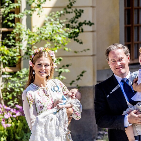 La princesse Madeleine de Suède et Christopher O'Neill lors du baptême de leur fille Adrienne, en compagnie de leurs deux autres enfants, la princesse Leonore et le prince Nicolas, à Stockholm le 8 juin 2018.