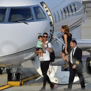 Cristiano Ronaldo et sa famille arrivant à Turin le 29 juillet 2018.