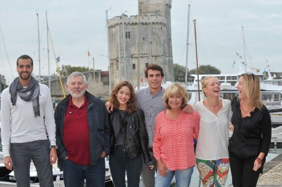 Tarek Boudali, Yves Pignot, Charlie Bruno, Lucie Bourdeau, Axel Huet, Marie Vincent et Jeanne Savary posent pour le photocall de la serie ' En Famille ' durant le 15e Festival de la Fiction Tv a La Rochelle le 13 Septembre 2013.