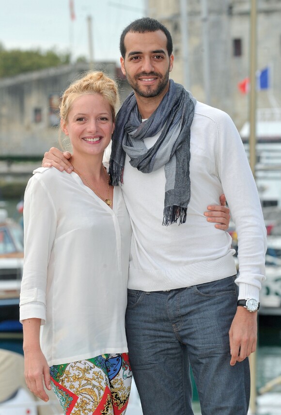 Tarek Boudali et Charlie Bruneau posent pour le photocall de la serie ' En Famille ' durant le 15e Festival de la Fiction Tv a La Rochelle le 13 Septembre 2013.