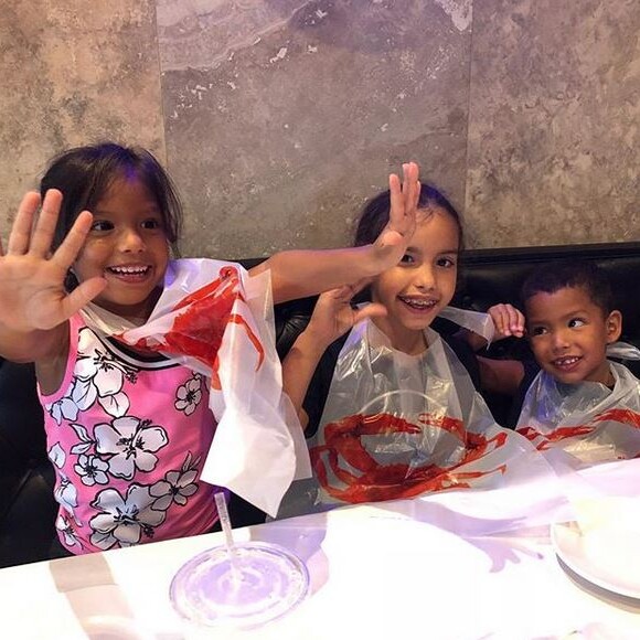 Luna (à gauche), Omar (à droite) et leur soeur, les enfants de Patricia Vinces. (Photo publiée par Patricia Vinces.