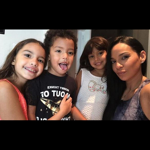 Patricia Vinces et ses trois enfants. Photo publiée par Patricia Vinces.