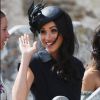 Le prince Harry, duc de Sussex, et Meghan Markle, duchesse de Sussex, au mariage de Charlie Van Straubanzee et Daisy Jenks en l'église Saint-Marie-La-Vierge à Frensham, le 4 août 2018.