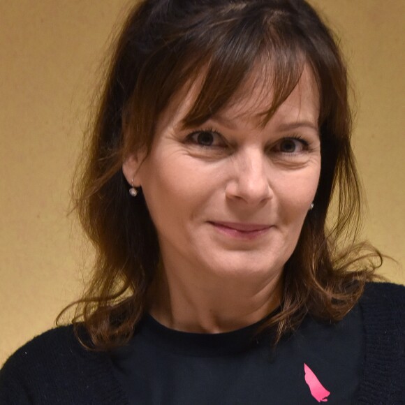 Exclusif - Cécilia Hornus lors de la lecture de la dictée ELA à l'école Gaston Ramon à Garches, le 10 octobre 2016, pour le lancement officiel de la campagne nationale "Mets tes baskets et bats la maladie à l'école". Pour l'édition 2016, c'est Katherine Pancol, qui a rédigé un texte inédit dédié au combat des enfants contre la maladie.