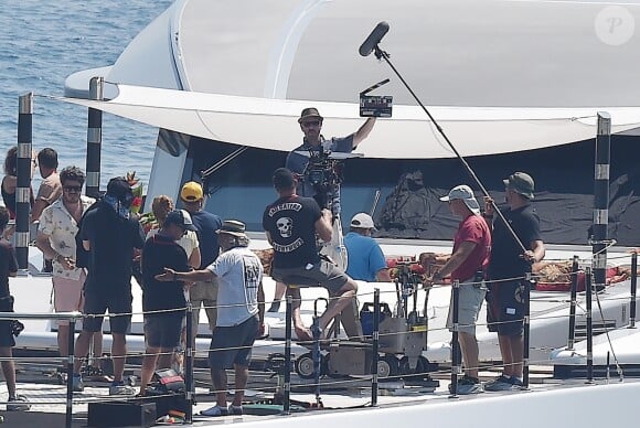 Jennifer Aniston et Adam Sandler sur le tournage du film 'Murder Mystery' sur un yacht à Portofino en Italie, le 26 juillet 2018.