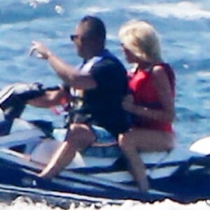 Brigitte Macron fait du jet ski avec son garde du corps au large du Fort de Brégançon à Bormes-les-Mimosas. Le 12 août 2018