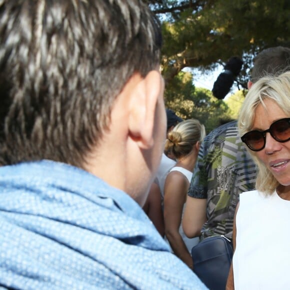 Brigitte Macron fait du jet ski avec son garde du corps au large du Fort de Brégançon à Bormes-les-Mimosas. Le 12 août 2018