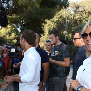 Le président de la République française Emmanuel Macron et sa femme la Première Dame Brigitte Macron (Trogneux) viennent à la rencontre des nombreux vacanciers devant le Fort de Brégançon ç Bormes-les-Mimosas, France, le 7 août 2018. Le couple présidentiel prend le temps d'échanger, de faire des photos et de saluer les nombreuses personnes venues devant le portail du fort. © Dominique Jacovides - Cyril Moreau/Bestimage