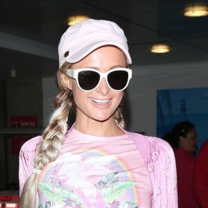 Paris Hilton et son fiancé Chris Zylka arrivent à l'aéroport de Los Angeles (LAX), le 2 août 2018.