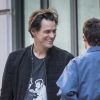 Jim Carrey est aperçu discutant avec des amis à l'extérieur d'une galerie d'art dans le quartier de SoHo à New York, le 18 octobre 2017.