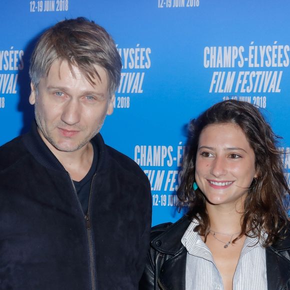 Stanislas Merhar et sa compagne Lola Creton au photocall du film "C'est Qui Cette Fille ?" au cinéma Publicis lors de la 7ème édition du Champs-Elysées Film Festival (CEFF) à Paris, le 14 juin 2018. © Veeren-CVS/Bestimage