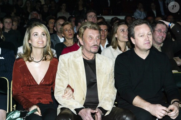 Johnny Hallyday, Laeticia et son père, André Boudou, à L'Amnésia le 25 mars 2004.