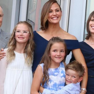 Jennifer Garner avec ses enfants Samuel Affleck, Violet Affleck et Seraphina Affleck - L'actrice, célèbre pour ses rôles dans "Juno", "Dallas Buyers Club" ou dans la série télévisée "Alias", Jennifer Garner reçoit son étoile sur le Walk Of Fame dans le quartier d'Hollywood à Los Angeles, Californie, Etats-Unis, le 20 août 2018.