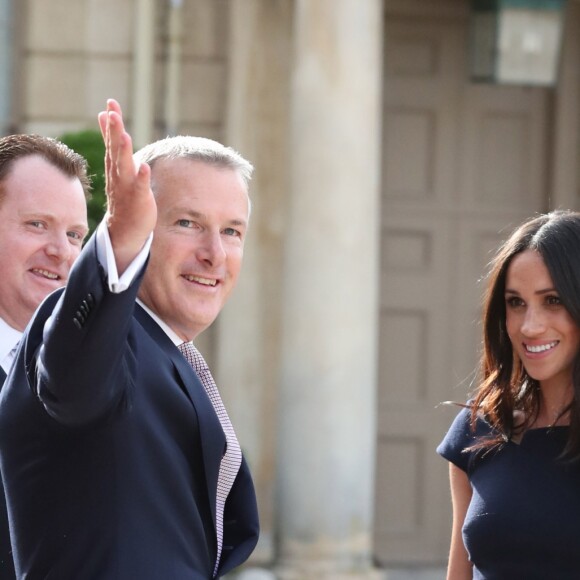 Meghan Markle et sa mère Doria Ragland arrivent à l'hôtel Cliveden House près de Windsor à la veille du Mariage du prince Harry et de Meghan Markle à Taplow le 18 mai 2018.