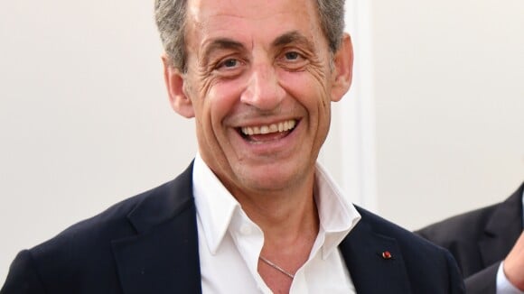 Nicolas Sarkozy torse nu et barbe naissante, vacances décontractées avec Giulia