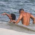 Exclusif - Younes Bendjima et Jordan Ozuna s'amusent lors d’une journée à la plage de Playa del Carmen entre amis sous le soleil du Mexique le 7 août 2018