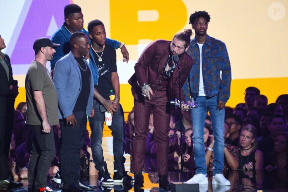Post Malone et 21 Savage reçoivent le prix de Chanson de l'Année pour 'Rockstar' aux MTV Video Music Awards 2018. New York, le 20 août 2018.