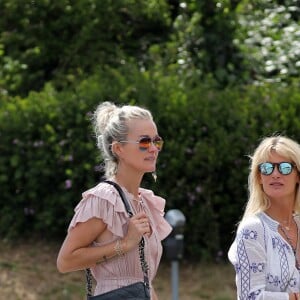 Semi-Exclusif - Laeticia Hallyday et Isabelle Camus arrivent au Little Beach House de Malibu, Californoie, Etats-Unis, le 26 mai 2018.