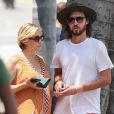 Exclusif - Kate Hudson enceinte et son compagnon Danny Fujikawa sont allés déjeuner en amoureux au restaurant à Santa Monica, le 10 août 2018