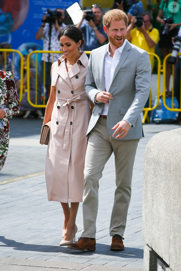 Le prince Harry, duc de Sussex et sa femme Meghan Markle, duchesse de Sussex, arrivent à l'exposition commémorative du centenaire de la naissance de Nelson Mandela au centre Southbank à Londres le 17 juillet 2018.