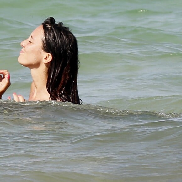 Exclusif - L'ancienne Miss France 2012 Delphine Wespiser profite de la mer chaude sur l'Ile de Djerba avec son compagnon Roger Erhart le 3 août 2018. Elle s'accorde un bref répit estival avant de rejoindre à la rentrée l'équipe des chroniqueurs de l'émission TPMP (Touche pas à mon poste).