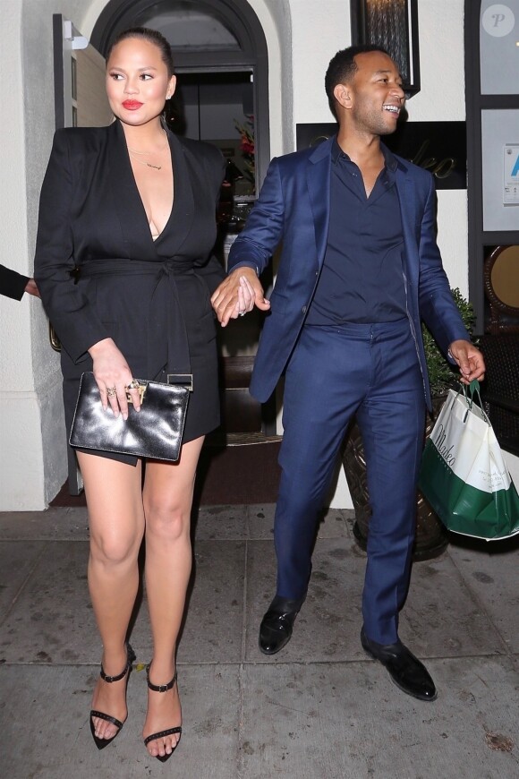 John Legend et sa femme Chrissy Teigen quittent le restaurant Madeo à Beverly Hills, le 27 juin 2018