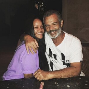 Rihanna et son père Ronald Fenty à la Barbade. Août 2018.