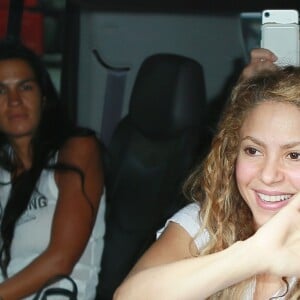 Shakira arrive à Madison Square Garden pour son concert à New York. La chanteuse s'arrête pour signer quelques autographes. Le 10 août 2018.