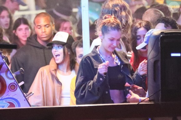 Kendall Jenner, Bella Hadid et son frère Anwar ont passé la soirée avec des amis au parc d'attraction Malibu Chill Cook-Off à Malibu, le 31 aout 2018.