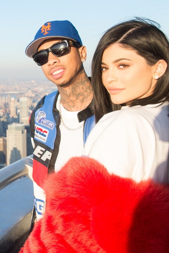 Kylie Jenner et Tyga lors de leur dernière apparition à l'Empire State Building pour la Saint-Valentin à New York, le 14 février 2017. Le couple avait rompu quelques semaines plus tard.