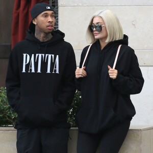 Exclusif - Kylie Jenner, coiffée d'une perruque blonde, et son compagnon Tyga sont allés déjeuner au restaurant la Scala à Beverly Hills le 13 janvier 2017