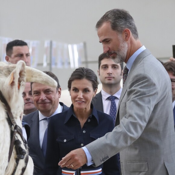 Le roi Felipe VI et la reine Letizia d'Espagne inaugurent le salon "Salamaq'18" à Salamanque en Espagne le 5 septembre 2018.