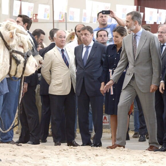 Le roi Felipe VI et la reine Letizia d'Espagne inaugurent le salon "Salamaq'18" à Salamanque en Espagne le 5 septembre 2018.