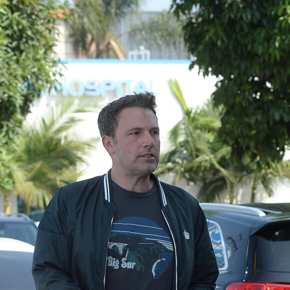 Ben Affleck de retour au centre de désintoxication Refuge Recovery Center à Los Angeles. Jennifer Garner a récemment demandé au réalisateur de reprendre son traitement après s'être inquiété de son retour à de vieilles habitudes. Elle a également lancé un ultimatum, soit c'est l'abstinence soit il ne pourra plus voir ses enfants… Le 16 août 2018