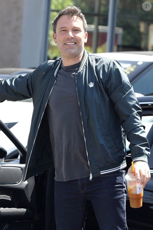 Ben Affleck se rend chez le concessionnaire automobile à Santa Monica. L'acteur est à la recherche d'un nouveau bolide pour son 46ème anniversaire, le 15 aout 2018.