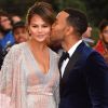 Chrissy Teigen et son mari John Legend arrivent à la soirée "2018 GQ Men of the Year Awards" au Tate Modern à Londres, le 5 septembre 2018.