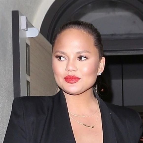John Legend et sa femme Chrissy Teigen quittent le restaurant Madeo à Beverly Hills, le 27 juin 2018.