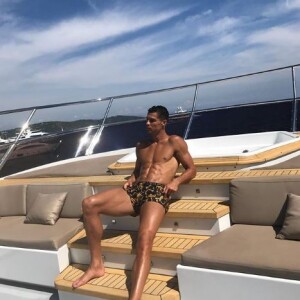 Cristiano Ronaldo bronze sur un yacht. Instagram, le 8 septembre 2018.