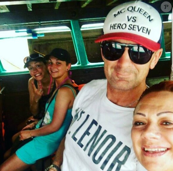 Wendy, sa chérie Lolita, Pascal et sa femme, en vacances en Thailande, avril 2017.