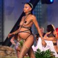 Slick Woods (enceinte) clôture le défilé de Rihanna Savage x Fenty lors de la Fshion Week de New York le 13 septembre 2018.